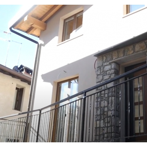 Iseofinestre in Valle Camonica nel centro storico di Ossimo Inferiore